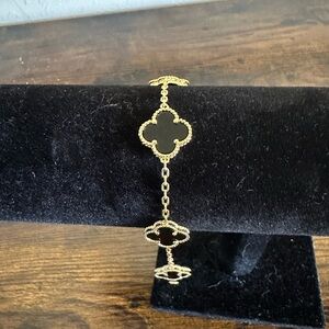 Elegant Gold and Black Clover Bracelet